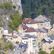 Roubion et ses portes peintes (06420) - Alpes-Maritimes